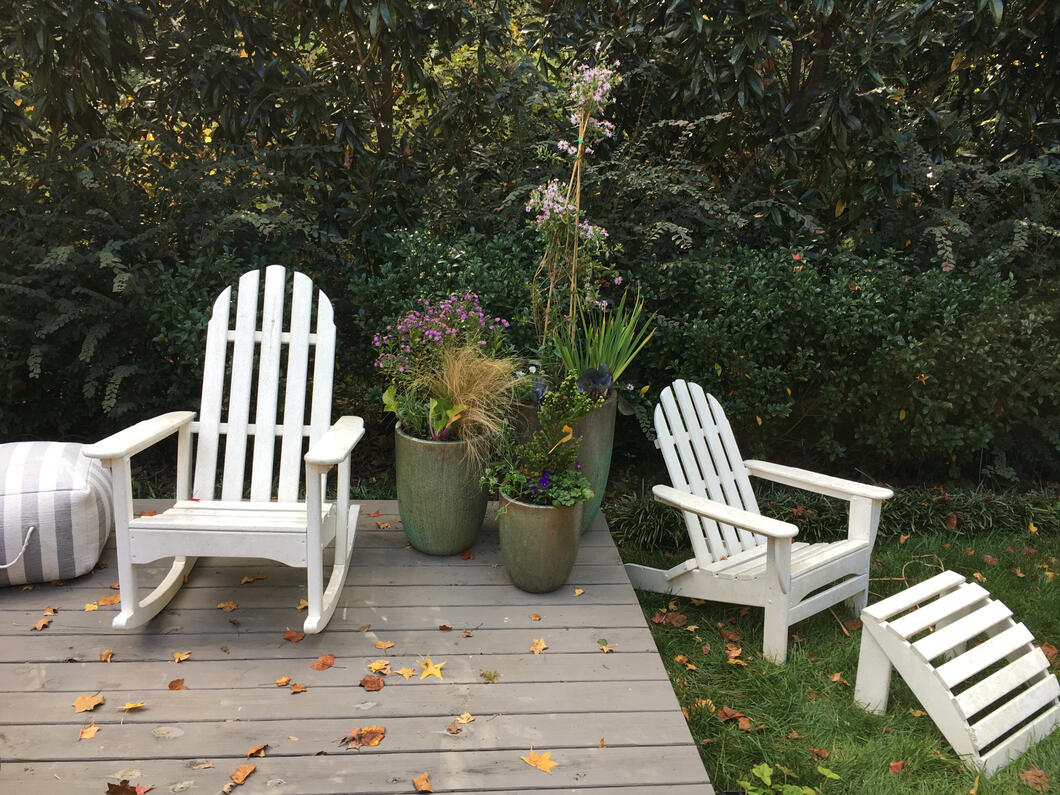Intimate patio planters